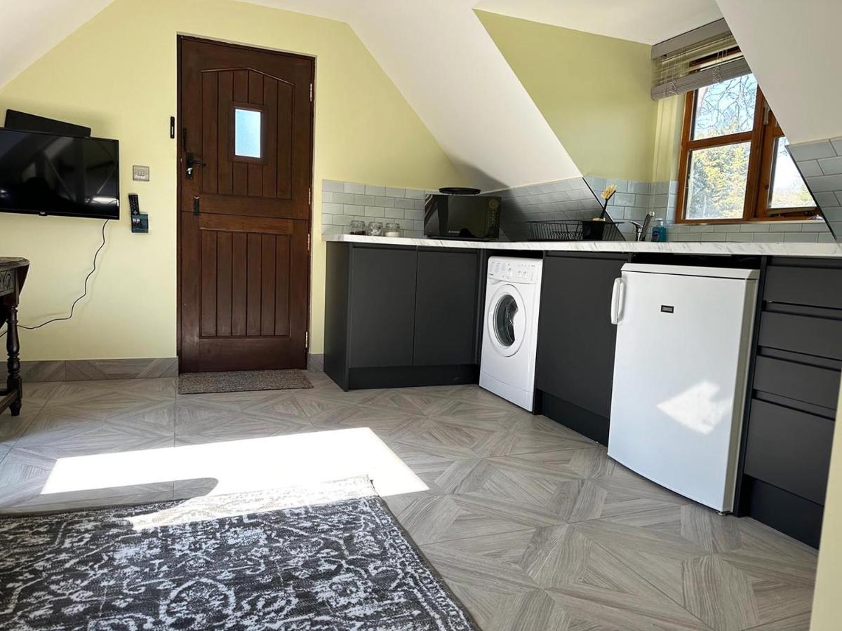 Forest Studio Apartment Gated Parking On 2 Acres Garden تشيسلهورست المظهر الخارجي الصورة