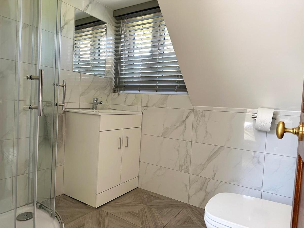 Forest Studio Apartment Gated Parking On 2 Acres Garden تشيسلهورست المظهر الخارجي الصورة