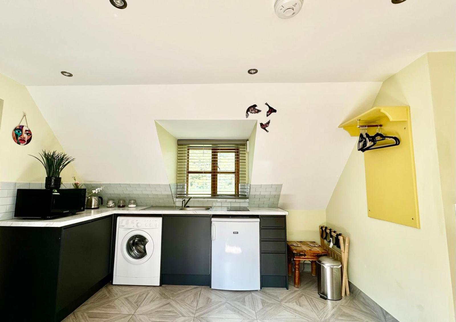 Forest Studio Apartment Gated Parking On 2 Acres Garden تشيسلهورست المظهر الخارجي الصورة
