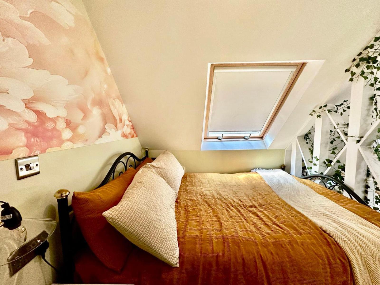 Forest Studio Apartment Gated Parking On 2 Acres Garden تشيسلهورست المظهر الخارجي الصورة