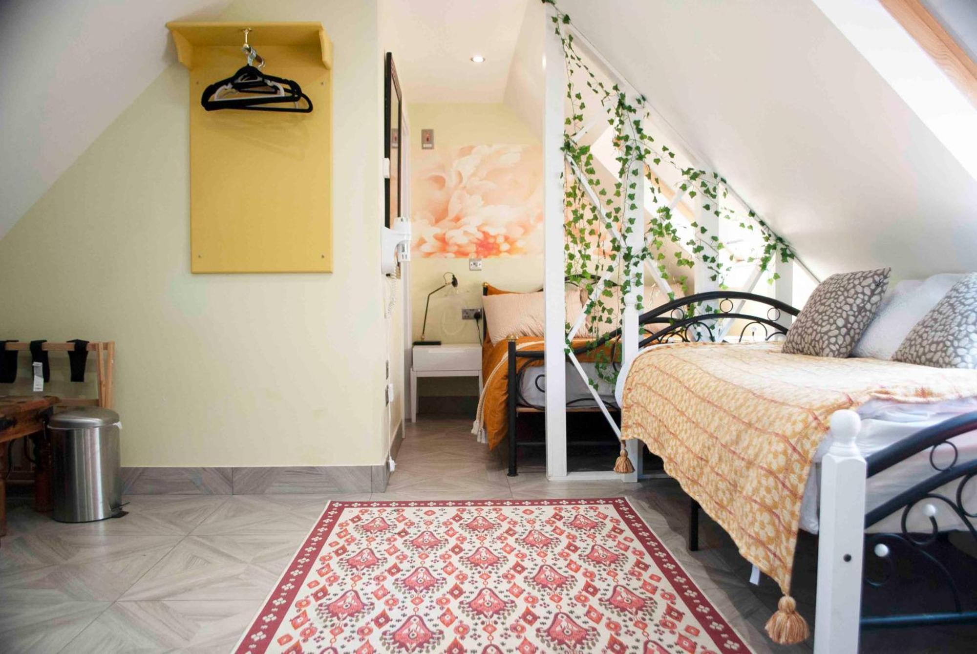 Forest Studio Apartment Gated Parking On 2 Acres Garden تشيسلهورست المظهر الخارجي الصورة